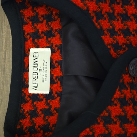 Alfred Dunner Blazer Woman's Size 10 Houndstooth Red and Black - Picture 2 of 12